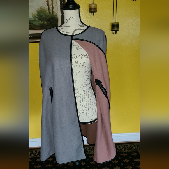 Cape - Picture 5 of 6